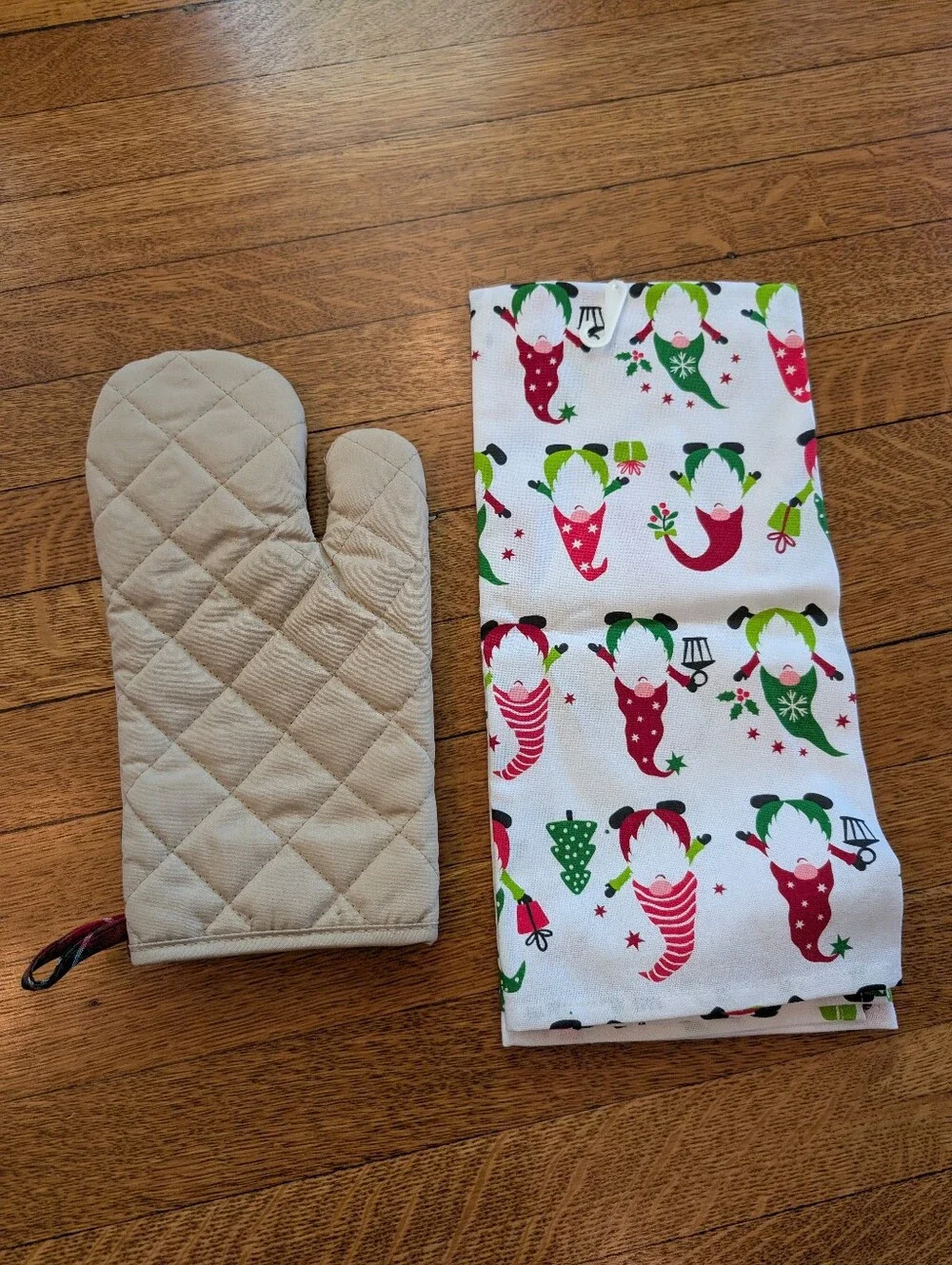 Holiday Gnome Oven Mitt and Kitchen Towel Set - Beige, Red, Green